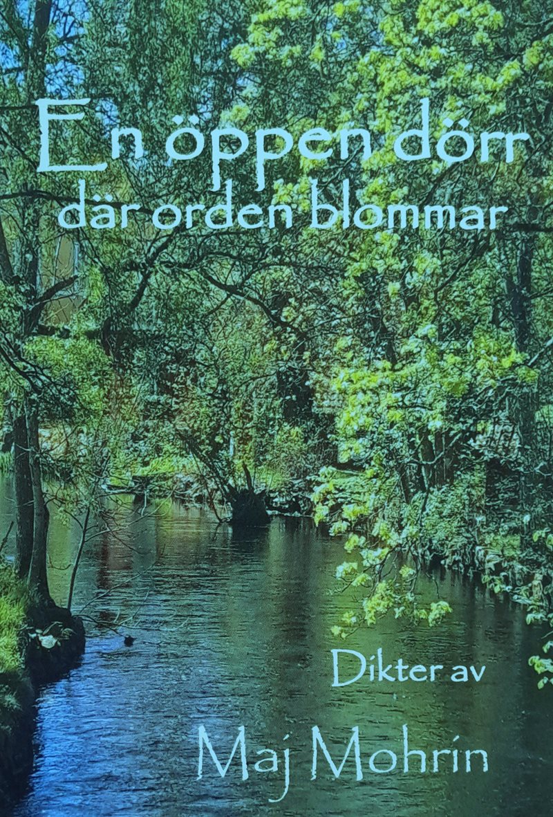 En öppen dörr där orden blommar